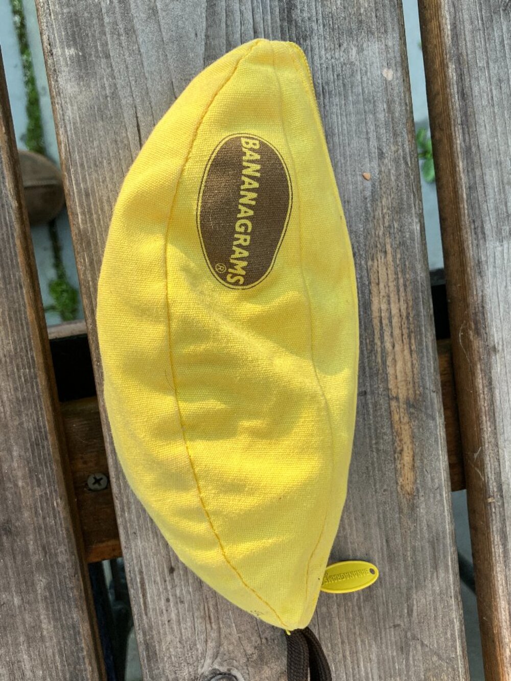 🍌 Bananagrams Complete Word Game w/ Letter Tiles in Original Banana Pouch 🍌